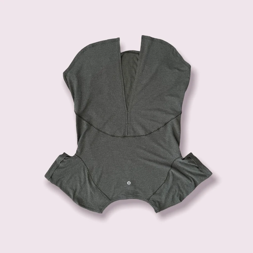 NWOT Lululemon Open Up Tie Back Tee Heathered Camo Green - Picture 3 of 6